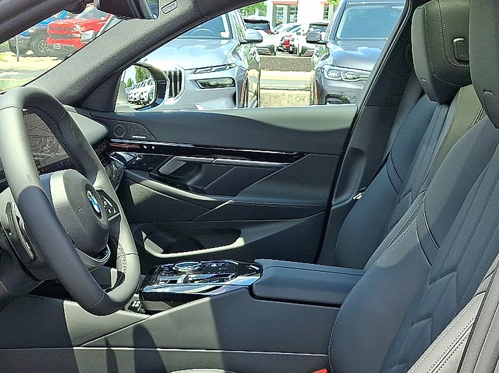 Thumbnail: 2026 BMW 5 Series - 8