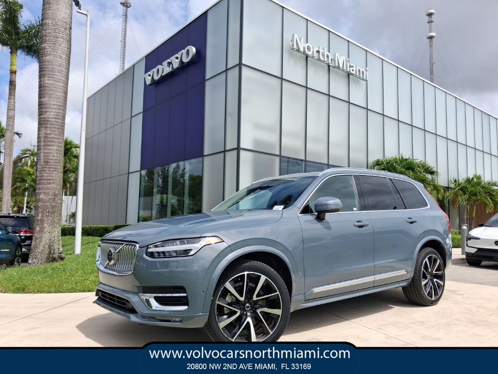 2023 Volvo XC90 B5 Plus