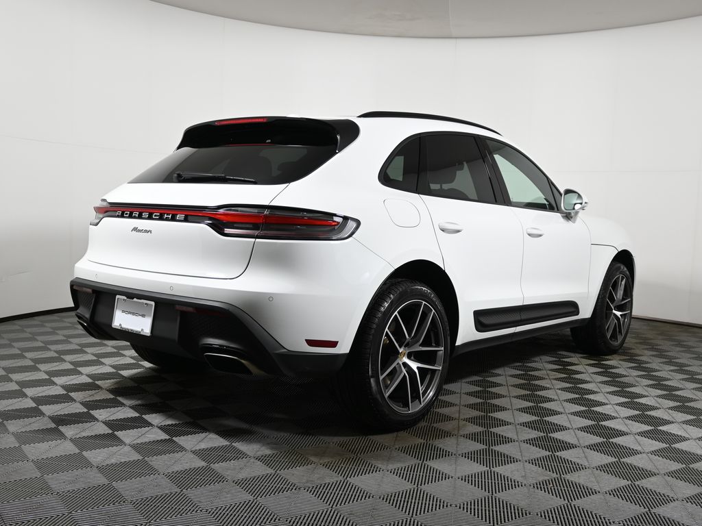 Thumbnail: 2024 Porsche Macan - 7