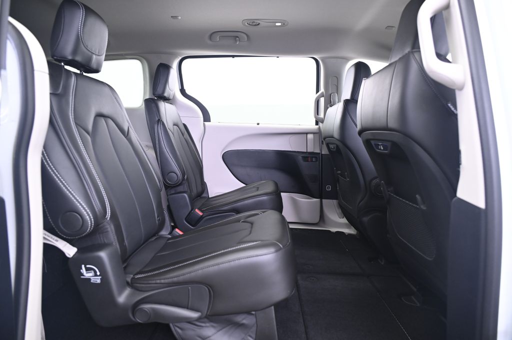 Thumbnail: 2024 Chrysler Pacifica - 17