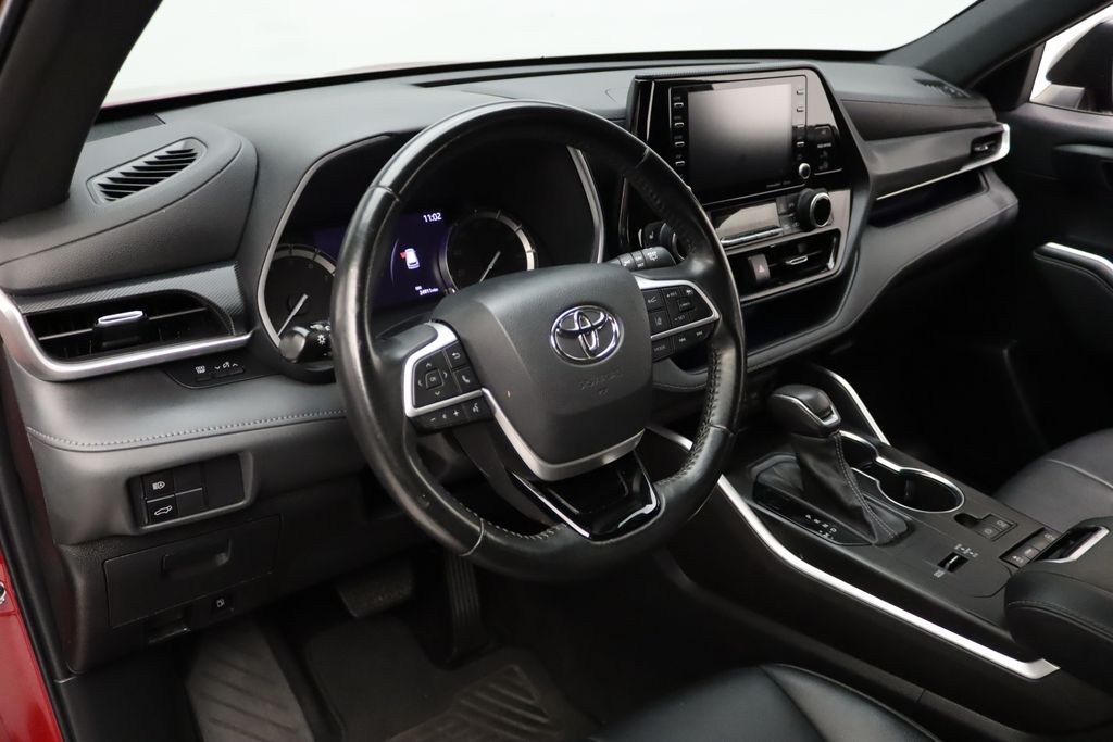 Thumbnail: 2022 Toyota Highlander - 15