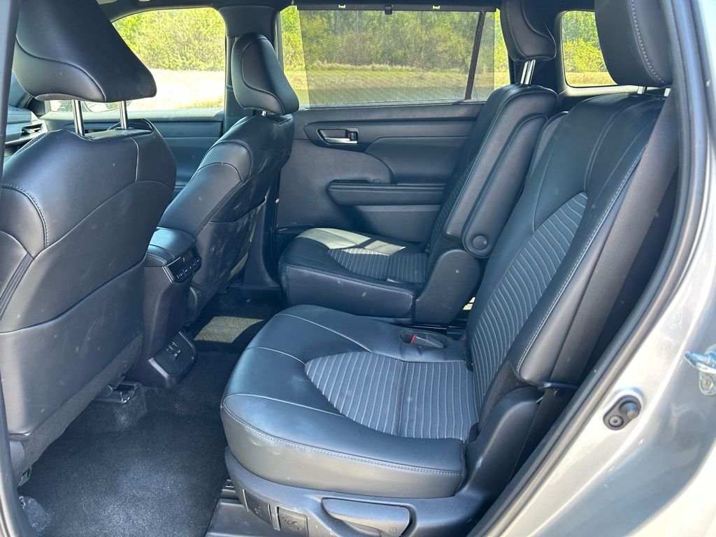 Thumbnail: 2025 Toyota Highlander - 13