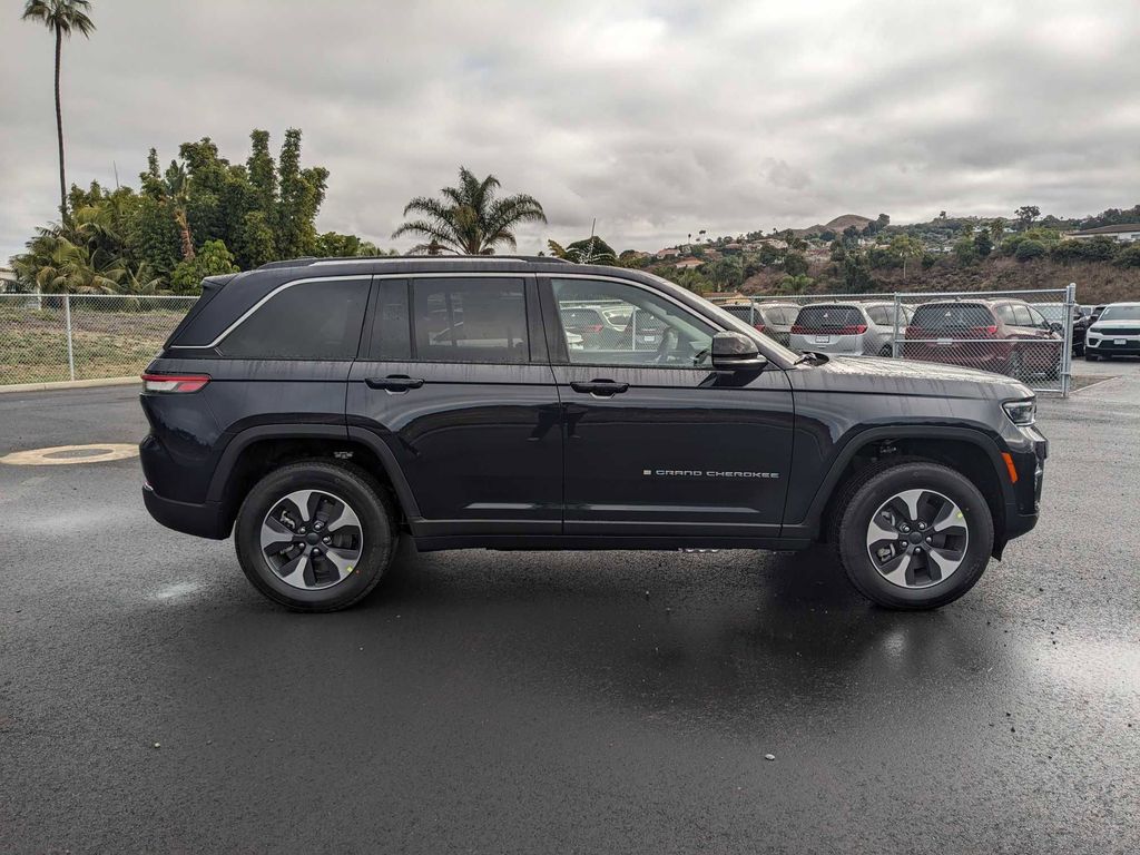 2024 Jeep Grand Cherokee Base 4xe 3