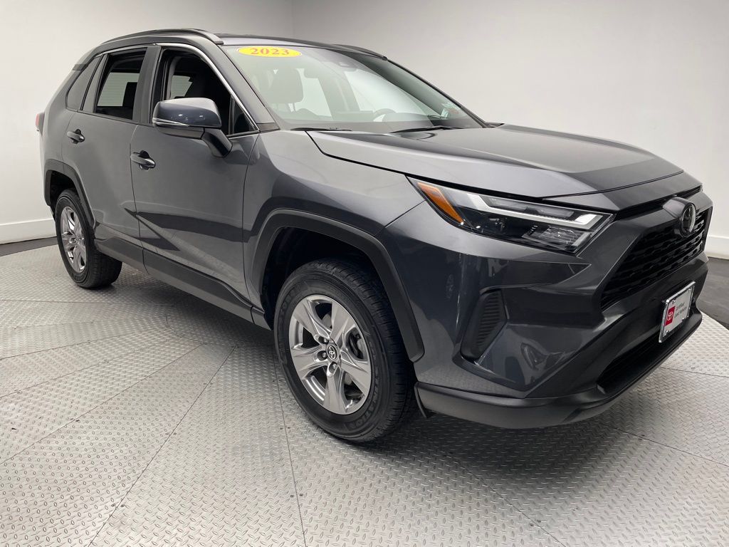 2023 Toyota RAV4 XLE 3