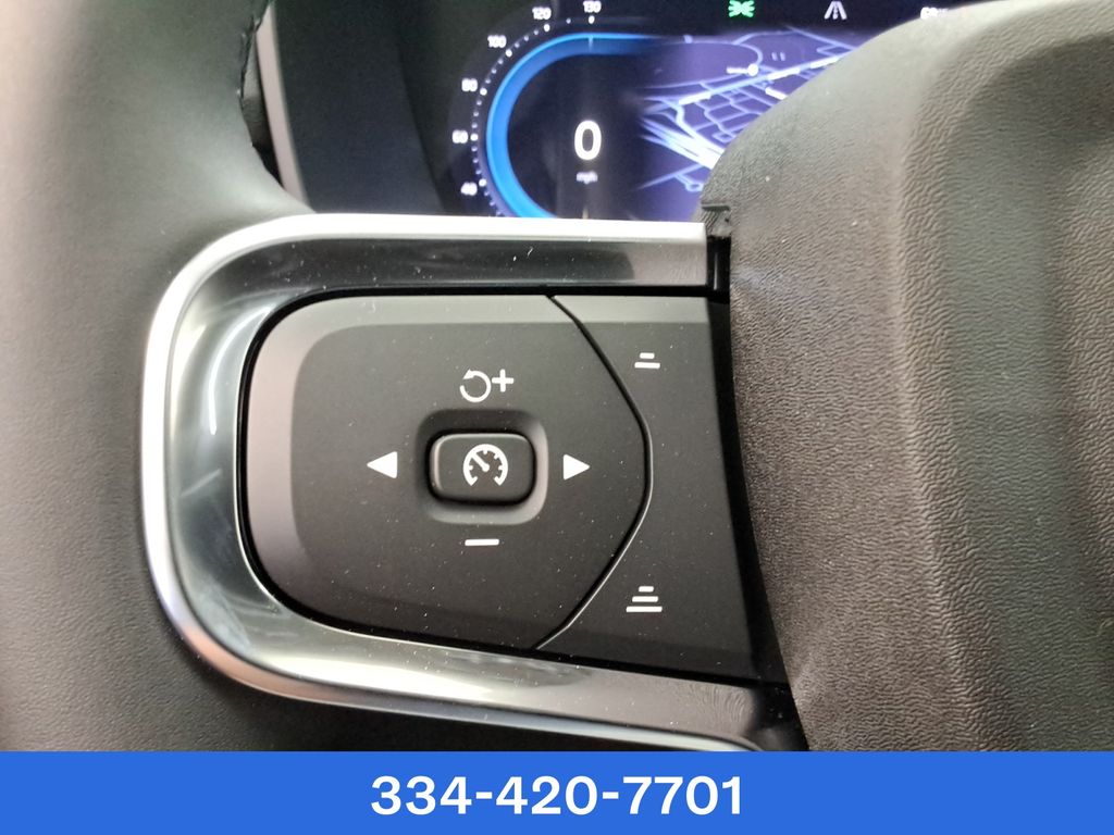 new 2025 Volvo XC40 car, priced at $37,599