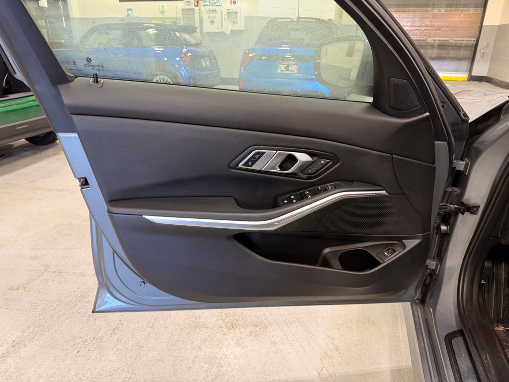 Thumbnail: 2023 BMW 3 Series - 10