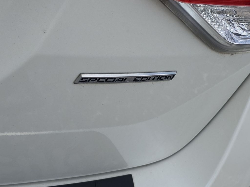 Used 2016  Honda SE image 13