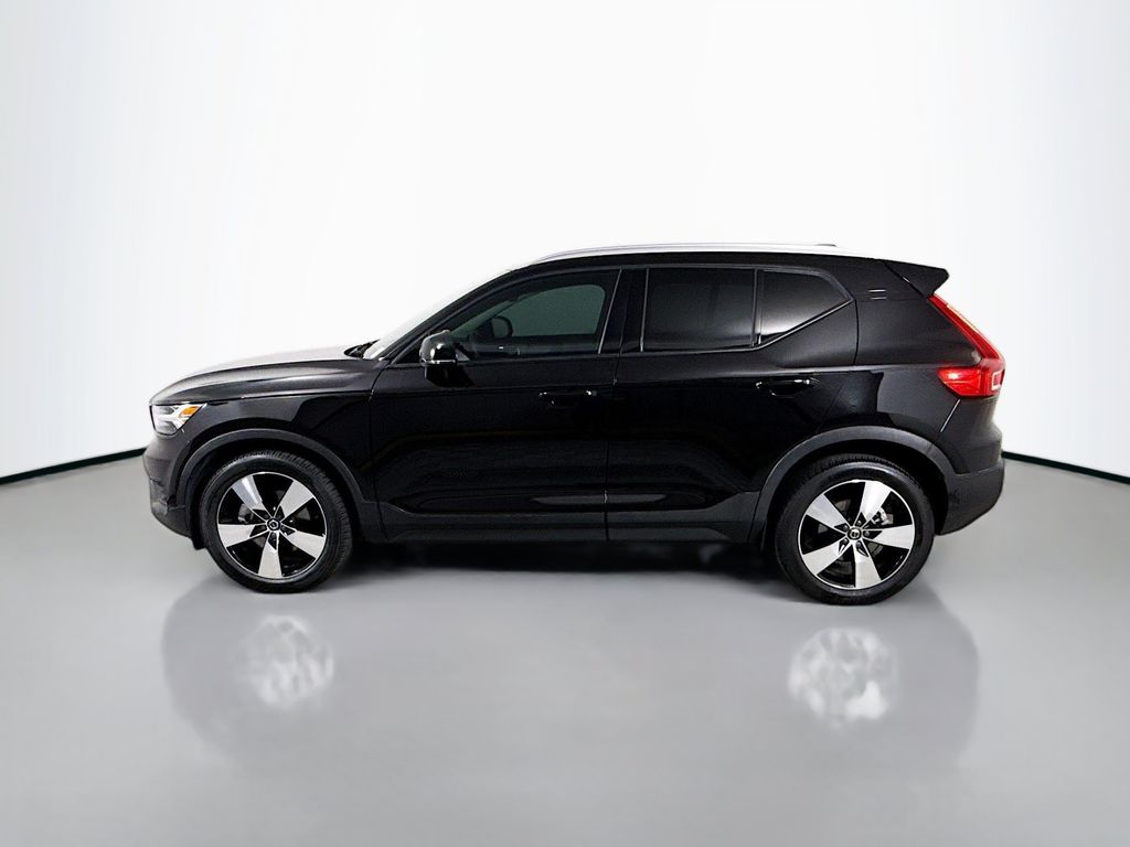 Thumbnail: 2020 Volvo XC40 - 8