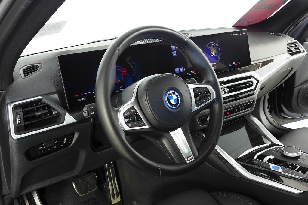 Thumbnail: 2023 BMW i4 - 31