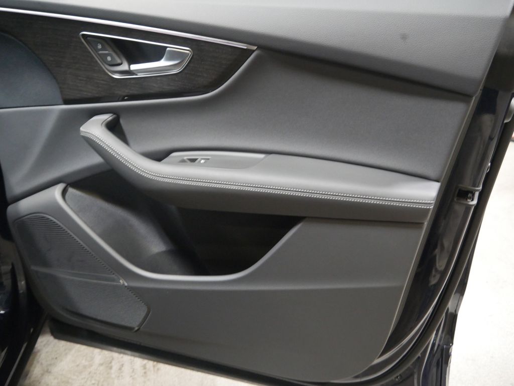 Thumbnail: 2026 Audi Q8 - 18