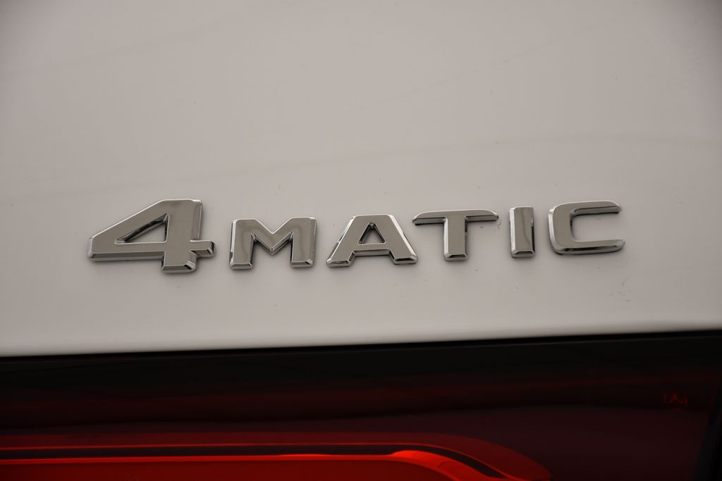 2025 Mercedes-Benz GLC 300 10
