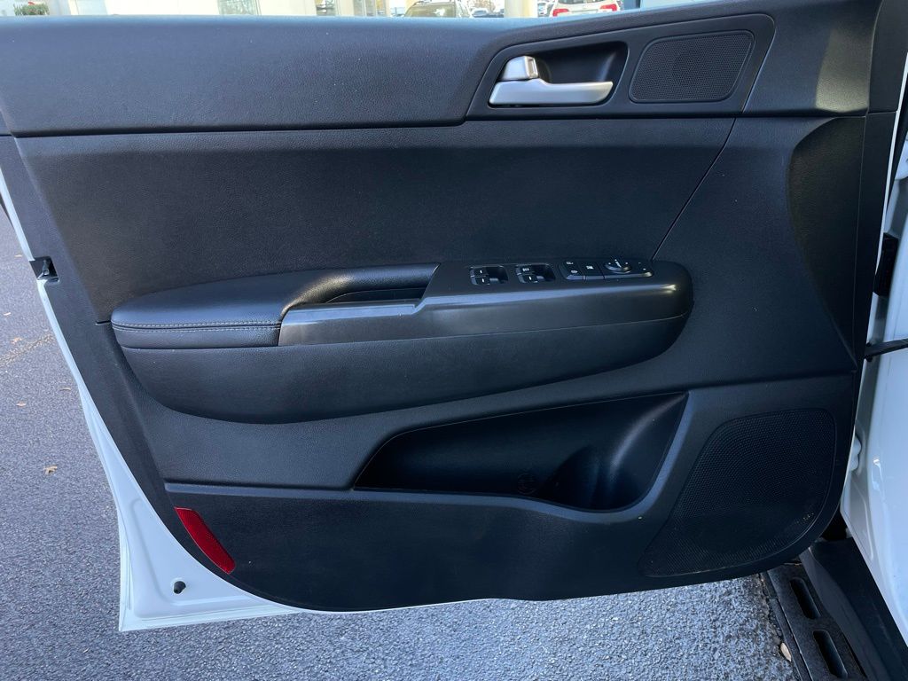 Thumbnail: 2017 Kia Sportage - 22