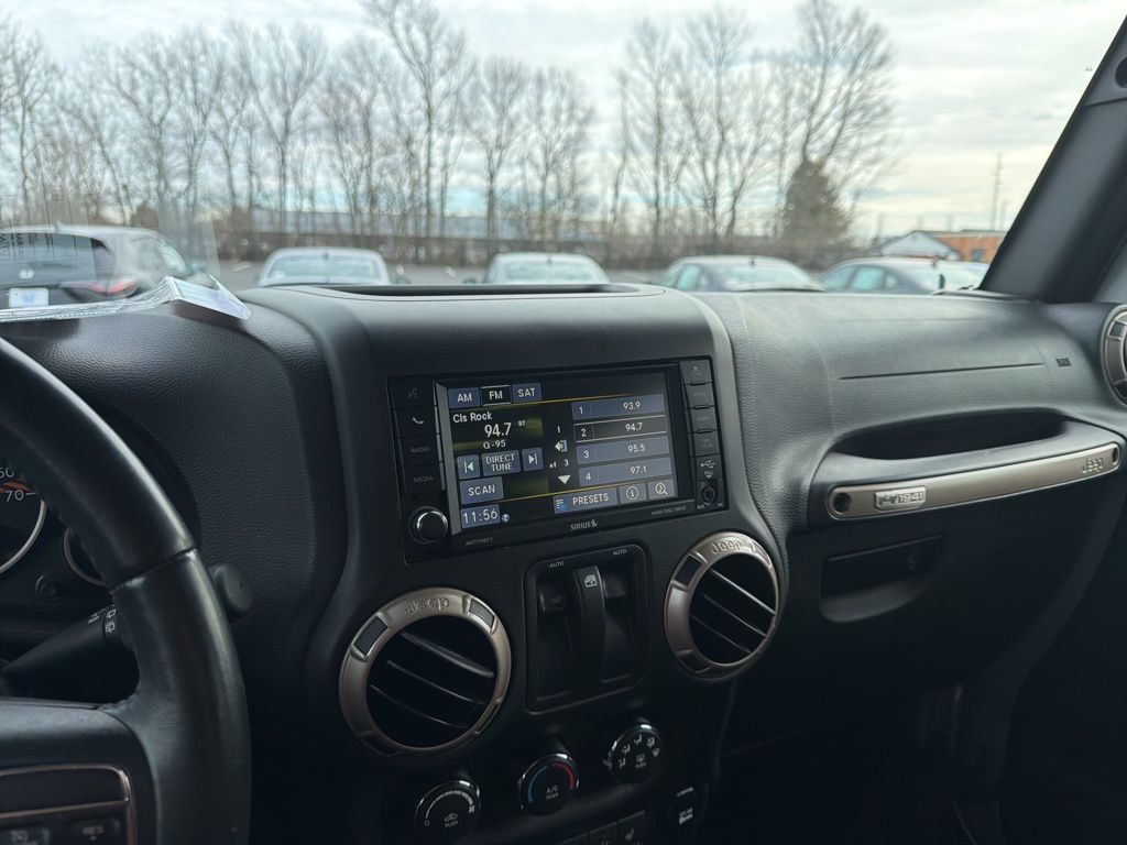 Thumbnail: 2017 Jeep Wrangler - 12