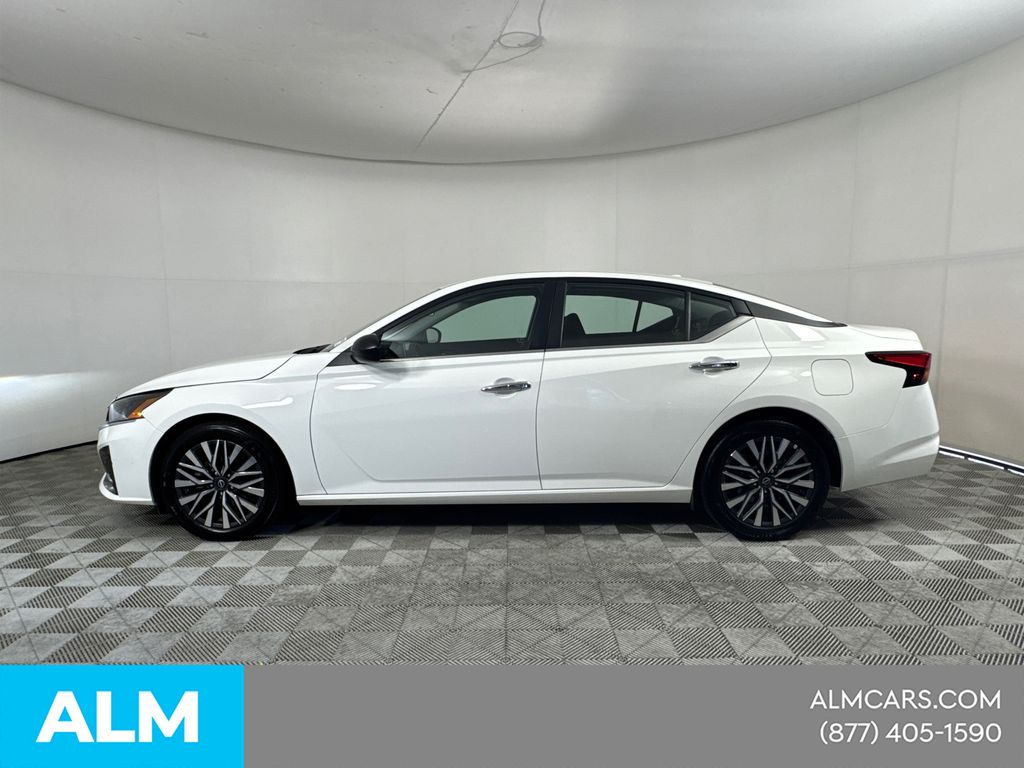 Used 2025 White Nissan 2.5 SV image 11