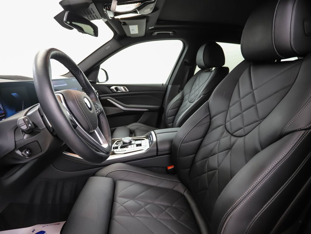 Thumbnail: 2024 BMW X5 - 11