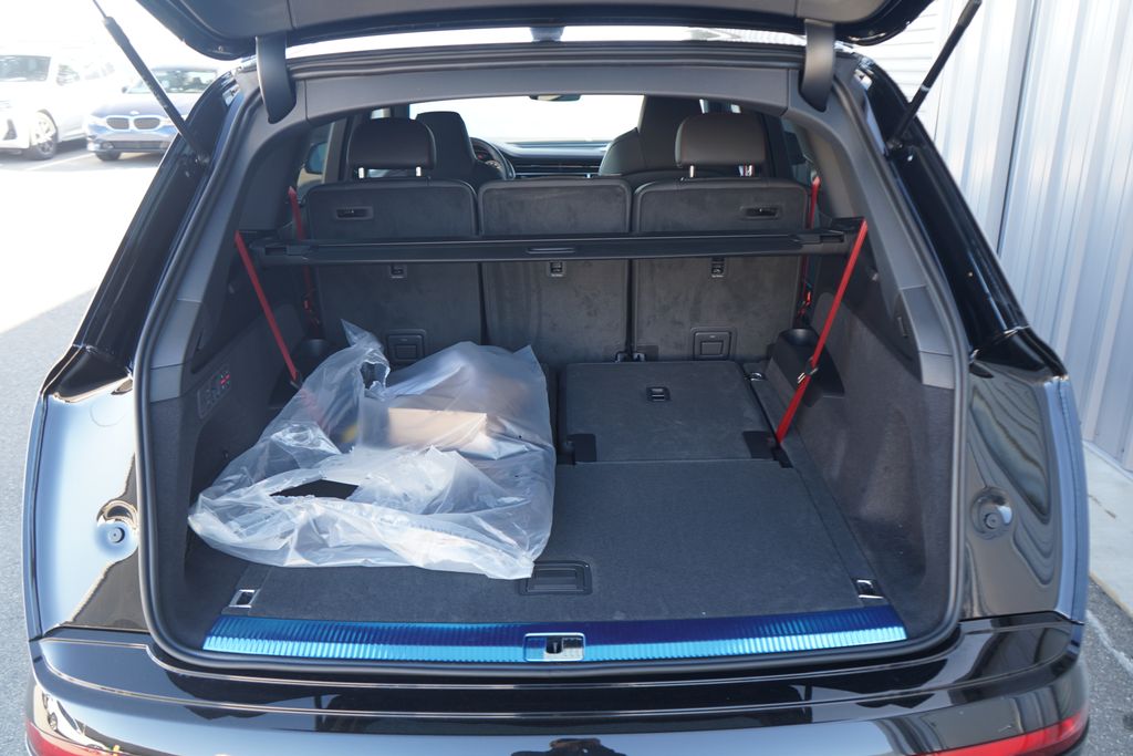 Thumbnail: 2026 Audi Q7 - 12