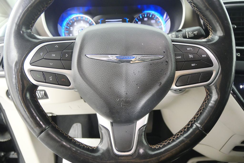 Thumbnail: 2019 Chrysler Pacifica - 20