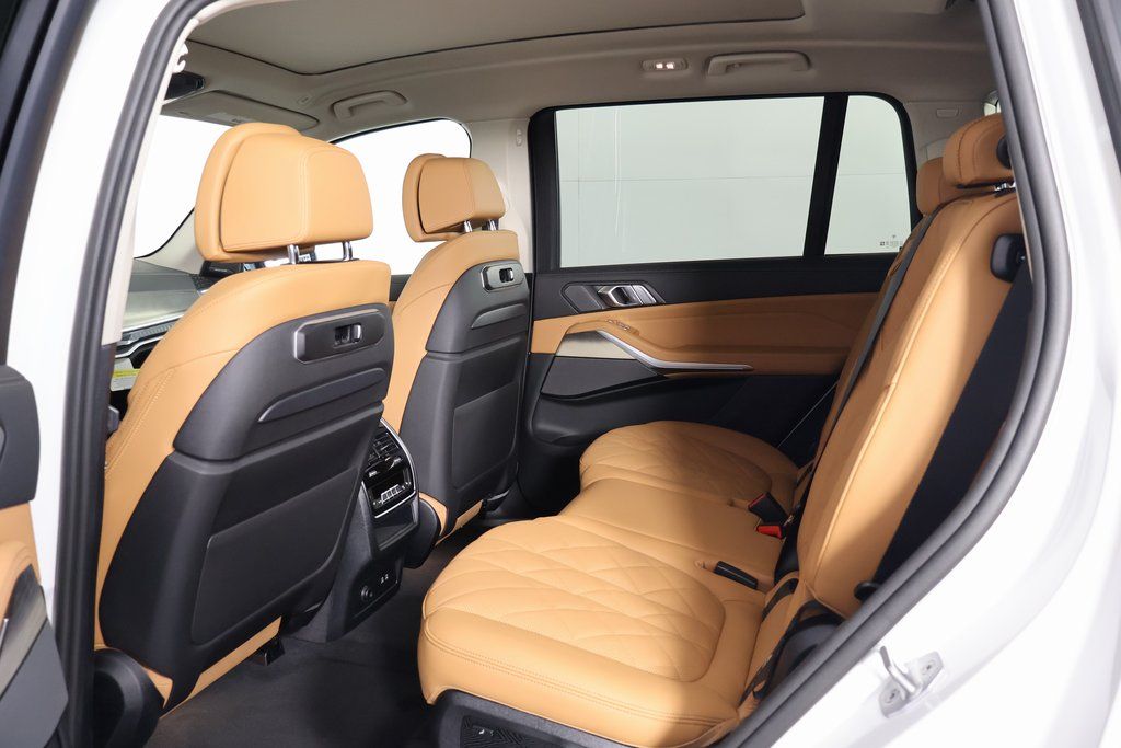 Thumbnail: 2027 BMW X7 - 6
