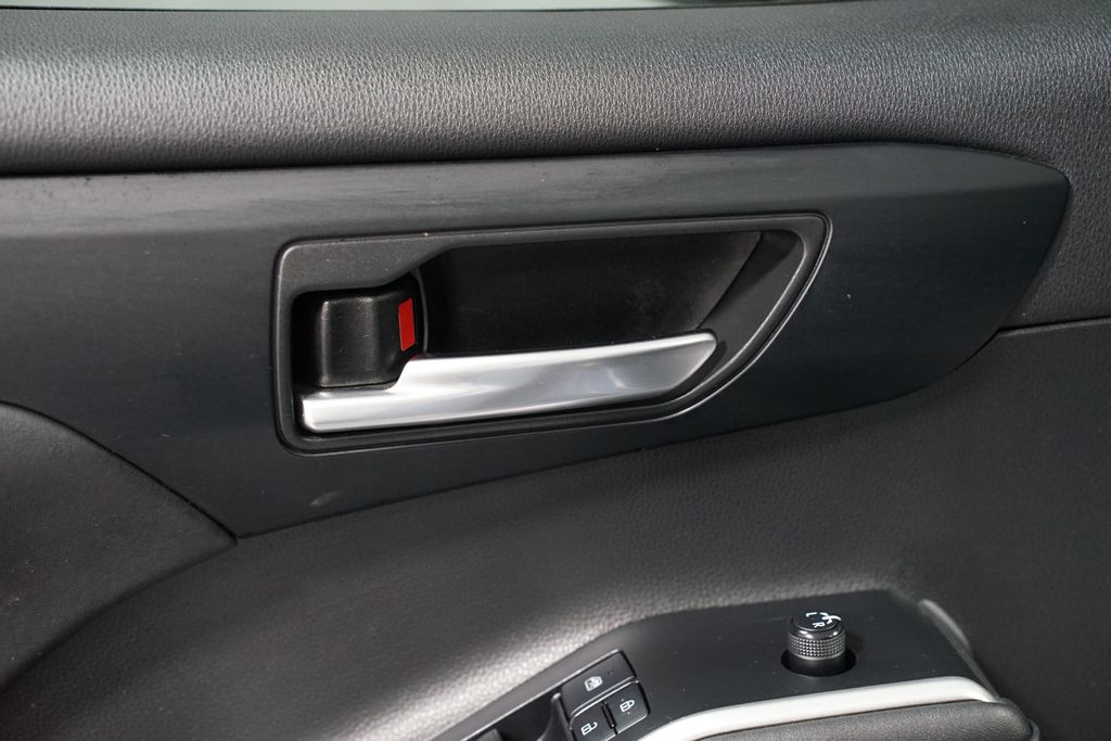 Thumbnail: 2022 Toyota Highlander - 32