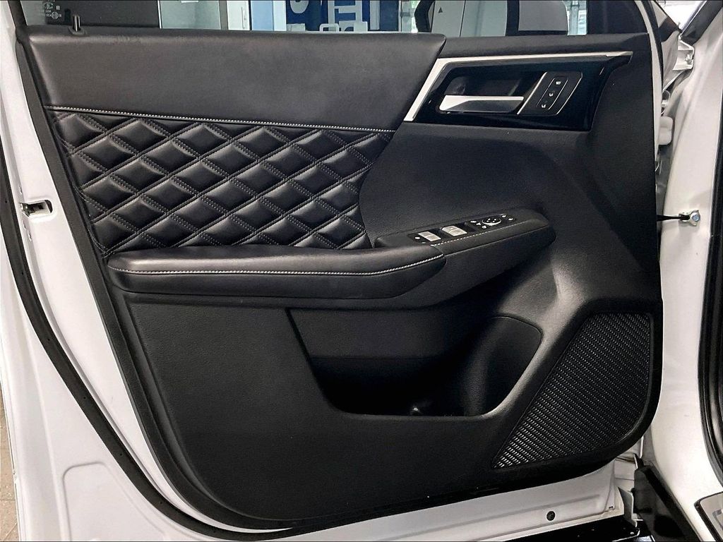 2022 Mitsubishi Outlander — photo 9
