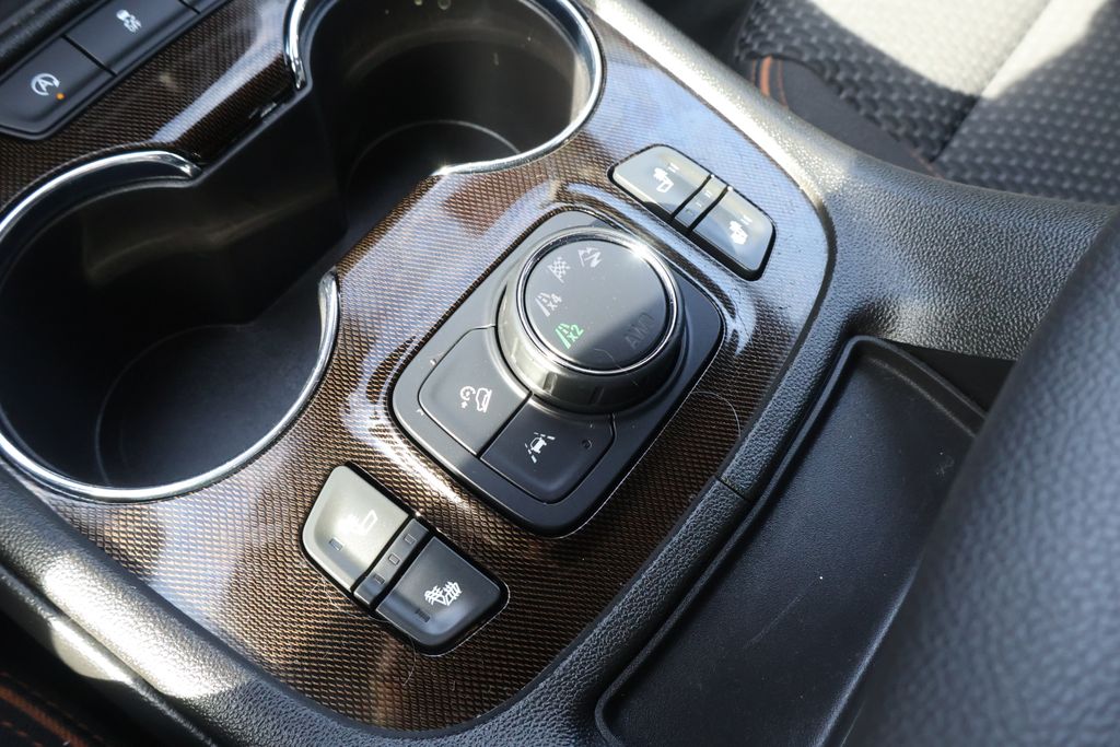 Thumbnail: 2023 GMC Acadia - 25