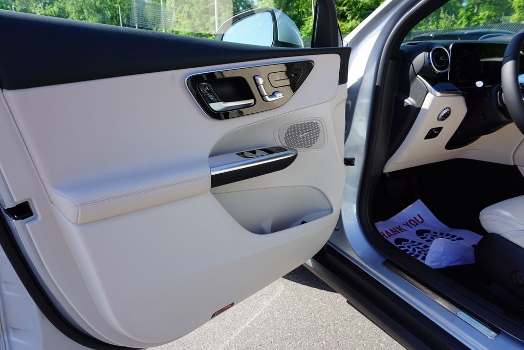 2025 Mercedes-Benz GLC 300 18