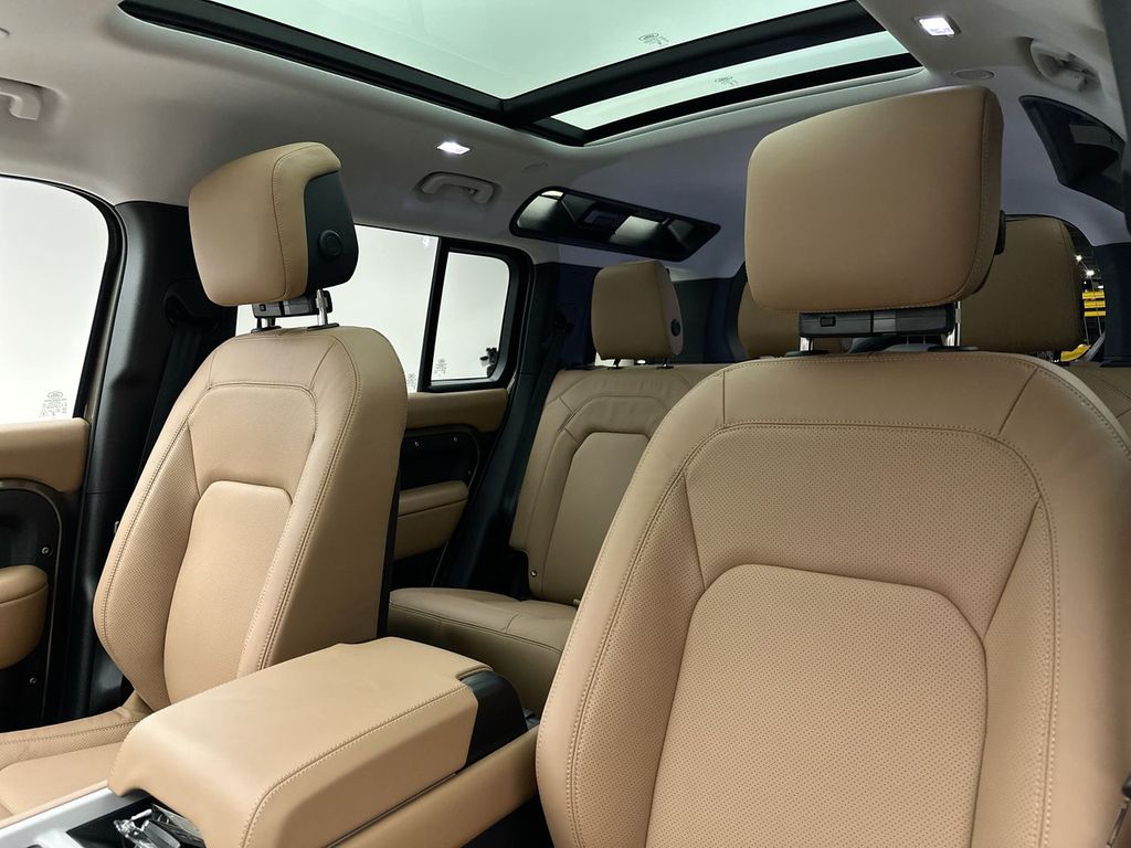 Thumbnail: 2025 Land Rover Defender - 9