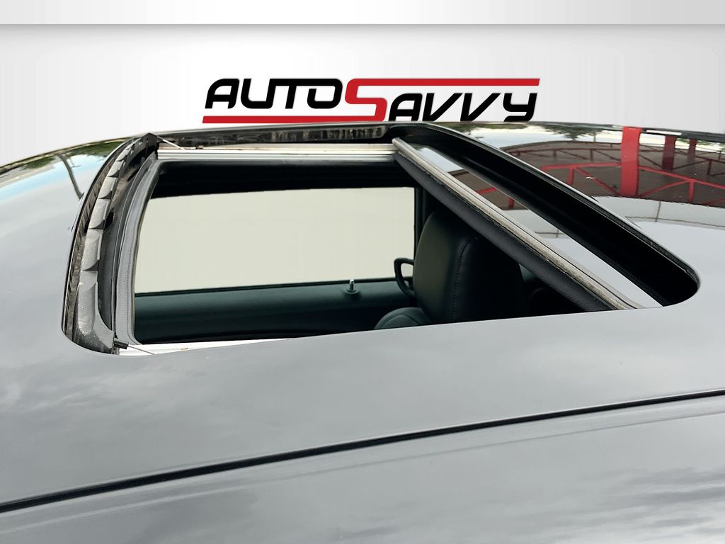 Used 2022 Black Dodge SXT image 22