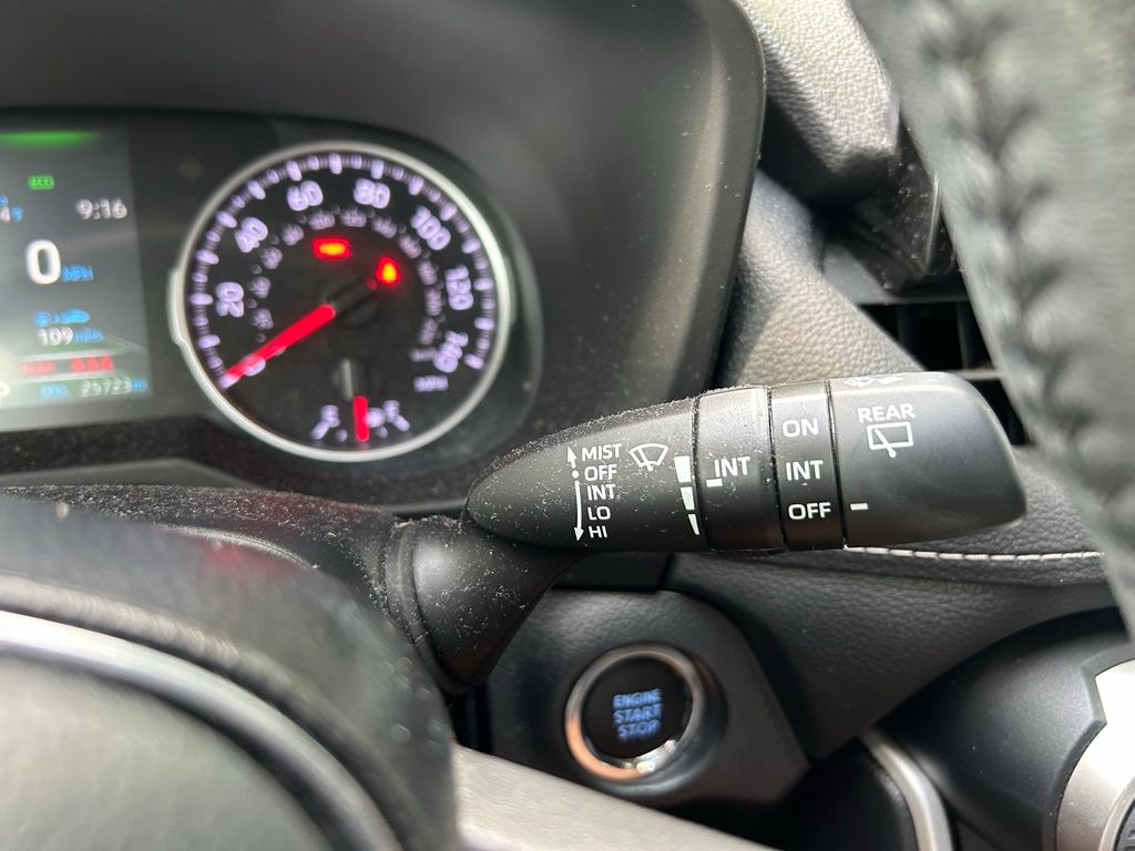 2021 Toyota RAV4 XLE Premium 27