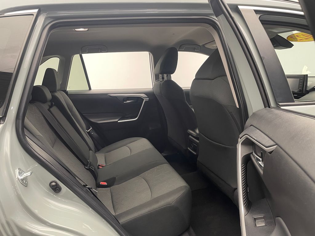 2022 Toyota RAV4 XLE 23