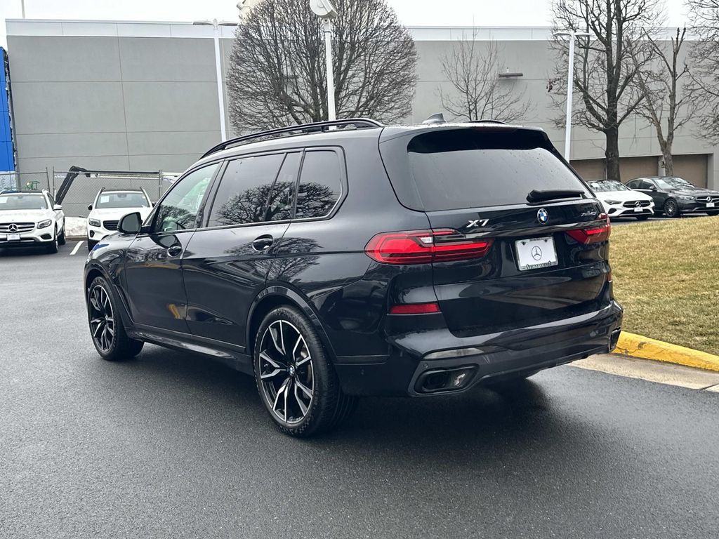 Thumbnail: 2021 BMW X7 - 13