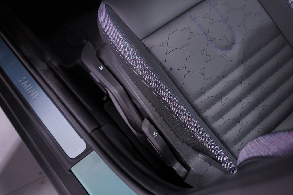 Thumbnail: 2026 MINI Cooper - 15