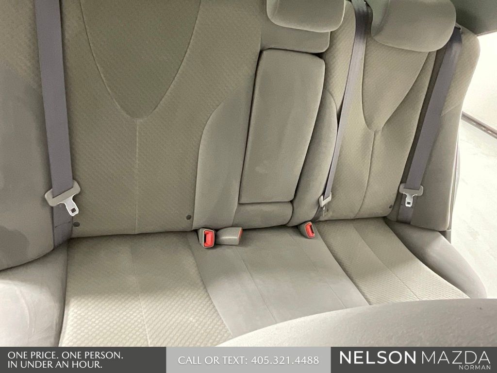 Used 2008 Silver Toyota LE image 29