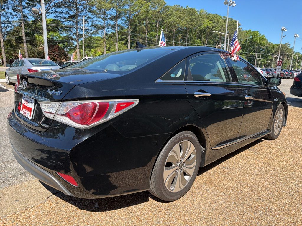 View vehicle photo 5