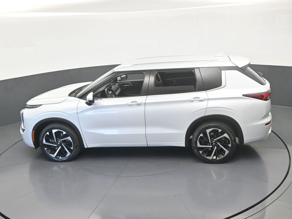 Used 2024 White Mitsubishi SEL image 52