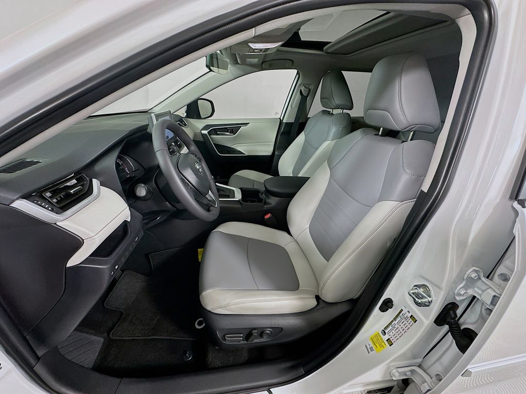 Thumbnail: 2025 Toyota RAV4 - 21