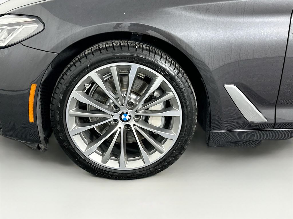 2023 BMW 5 Series 530i 32