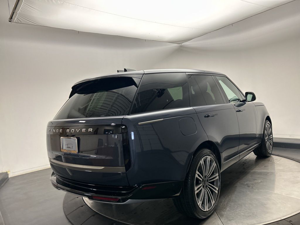 Thumbnail: 2026 Land Rover Range Rover - 5