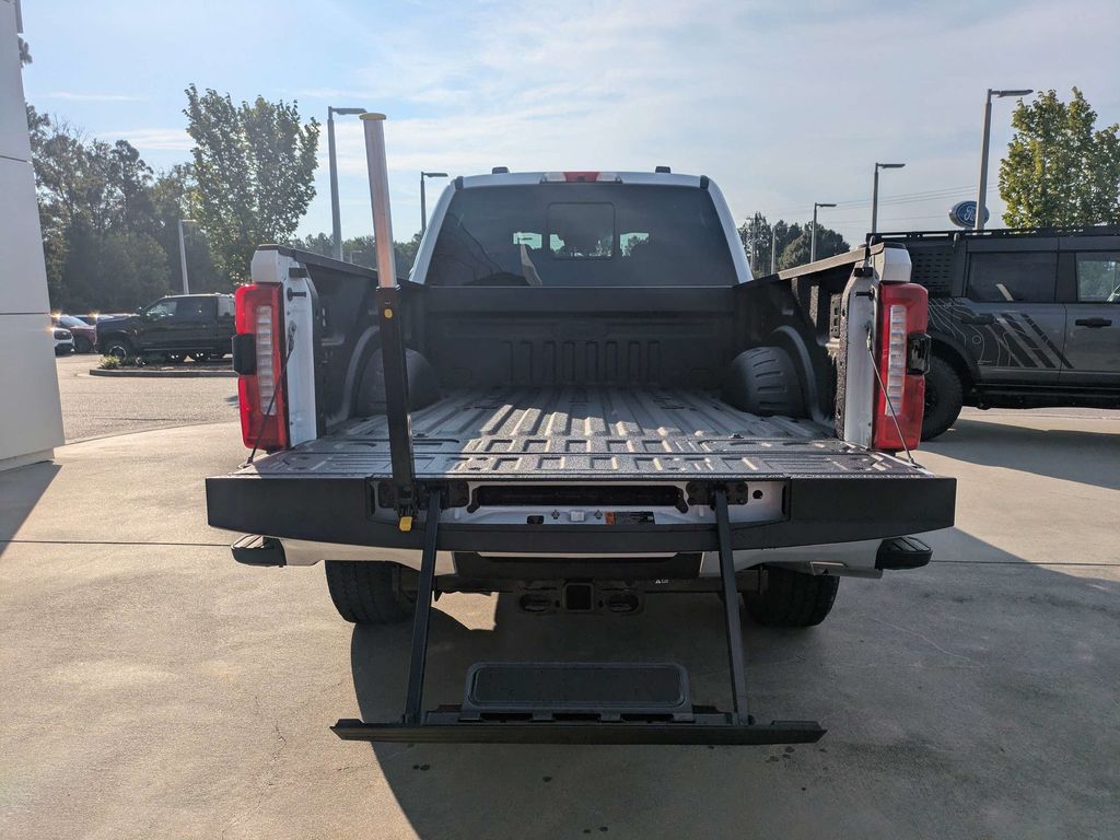 2026 Ford F-350 Super Duty LARIAT