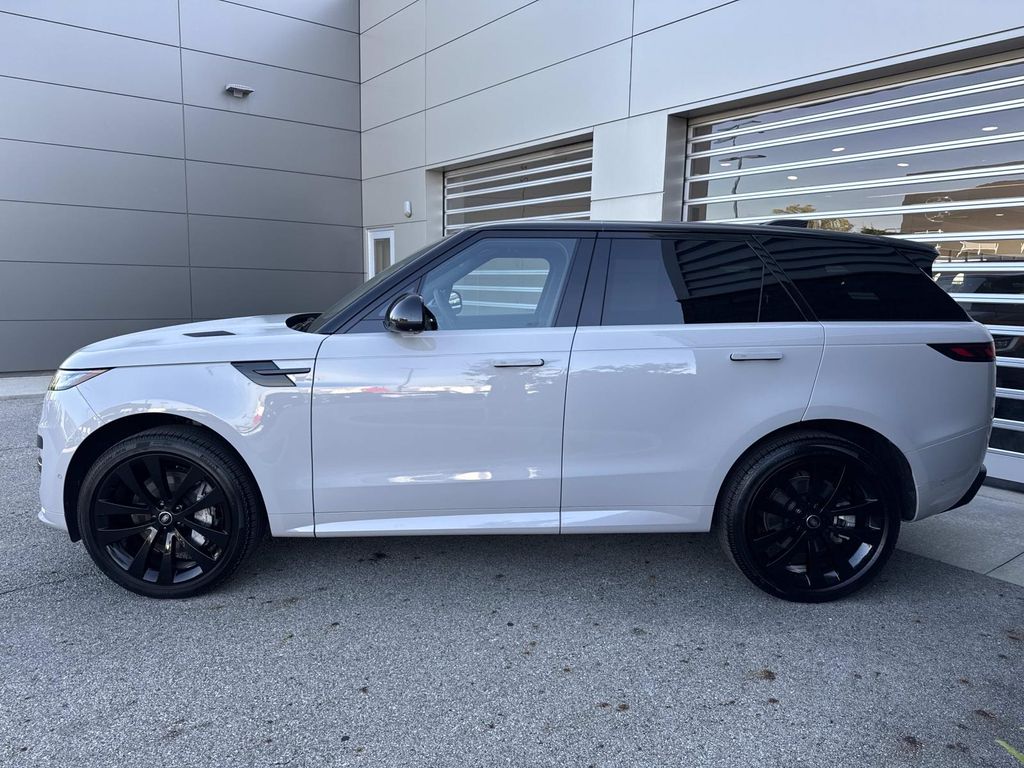 Certified Used 2025 Gray Land Rover Dynamic SE image 4