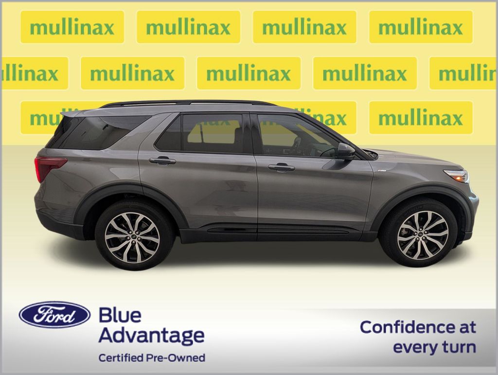 Certified Used 2023 Gray Ford ST-Line image 2