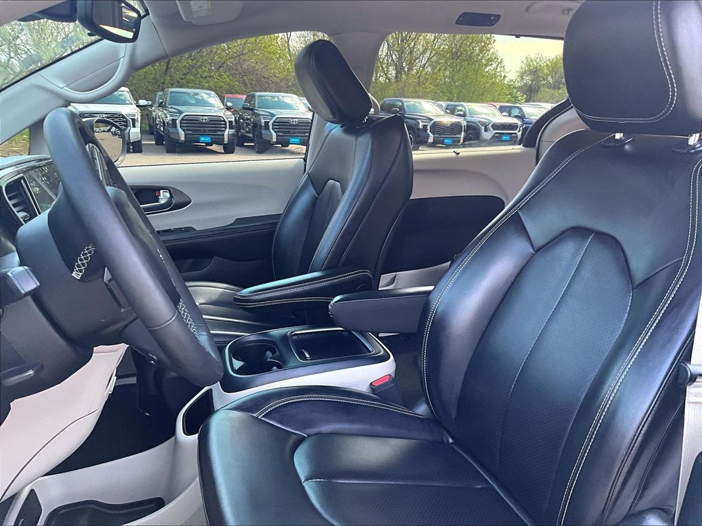 2023 Chrysler Pacifica — photo 10