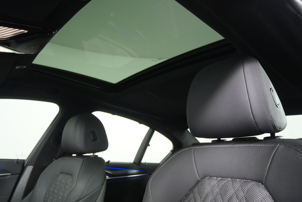 Thumbnail: 2023 BMW 5 Series - 9