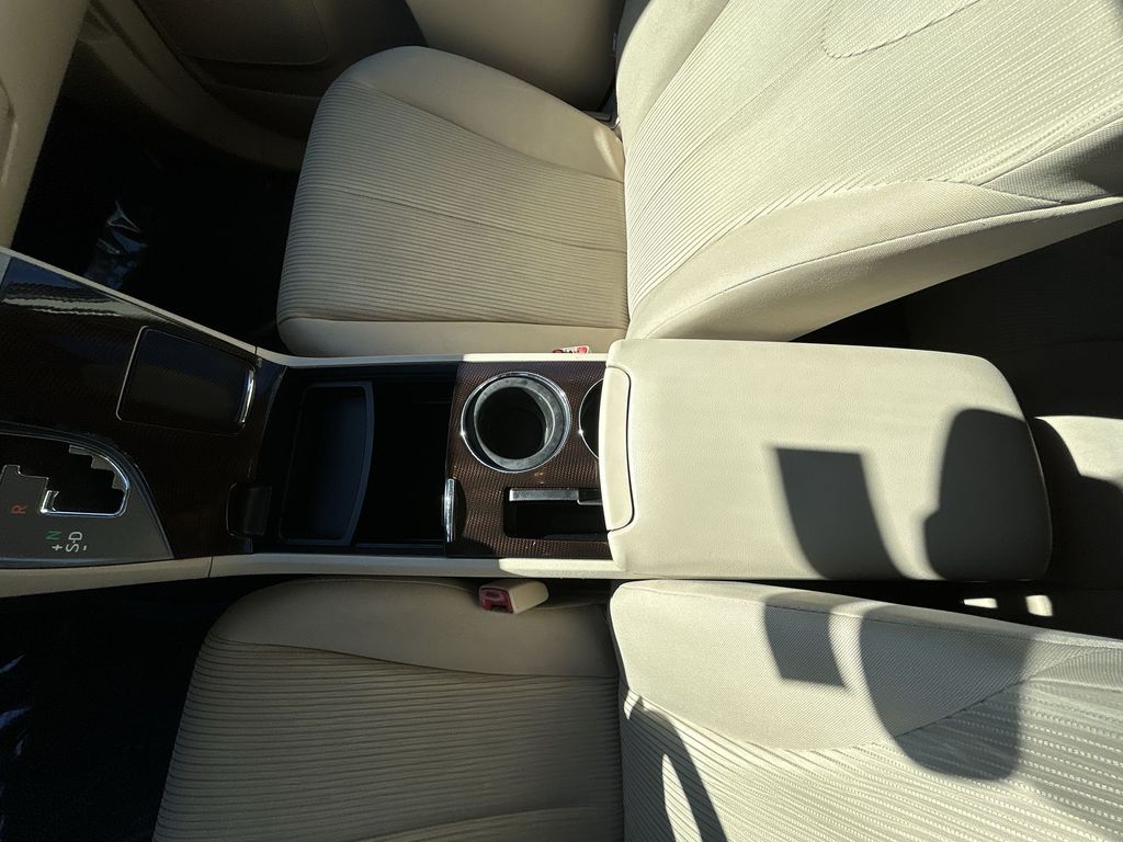 Thumbnail: 2010 Toyota Venza - 19