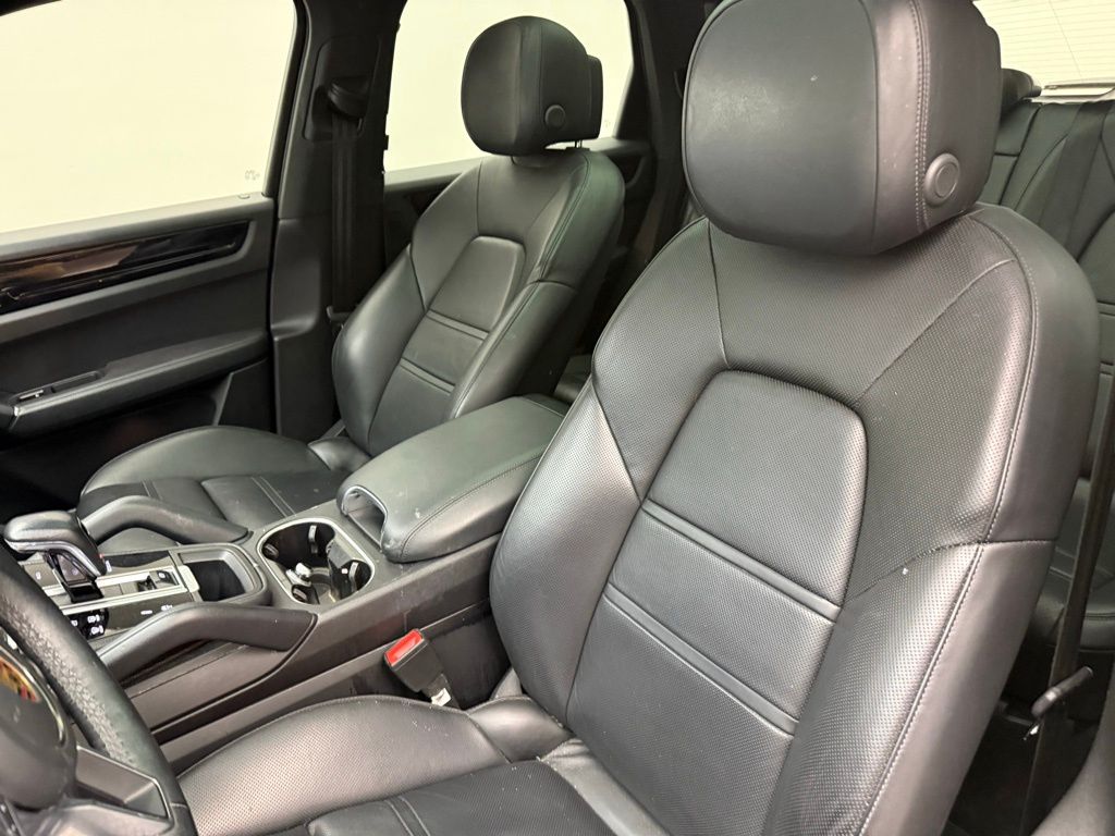 Thumbnail: 2021 Porsche Cayenne - 4