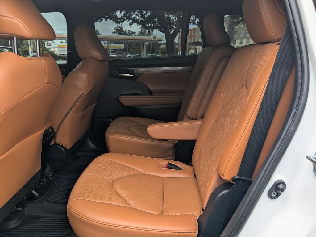 Used 2023 Toyota Highlander SUV