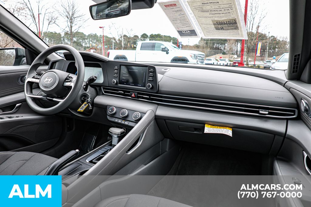 Used 2025 Gray Hyundai SE image 29