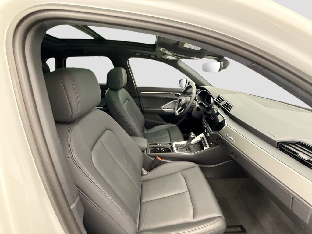 Thumbnail: 2025 Audi Q3 - 18