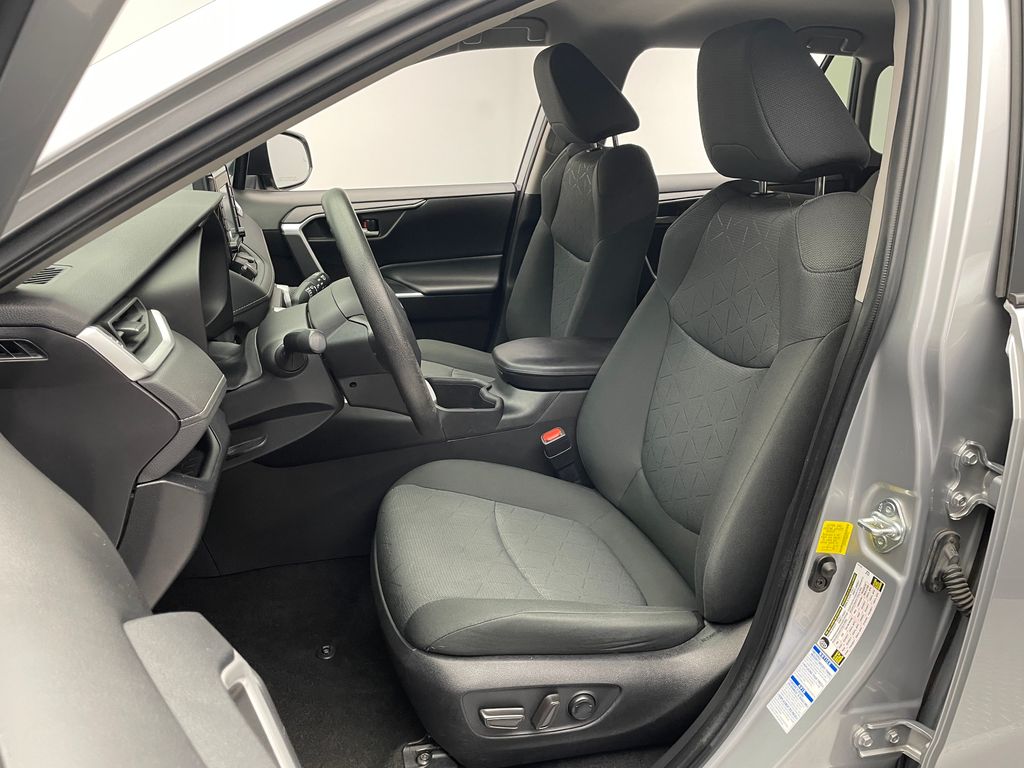 2022 Toyota RAV4 XLE 13