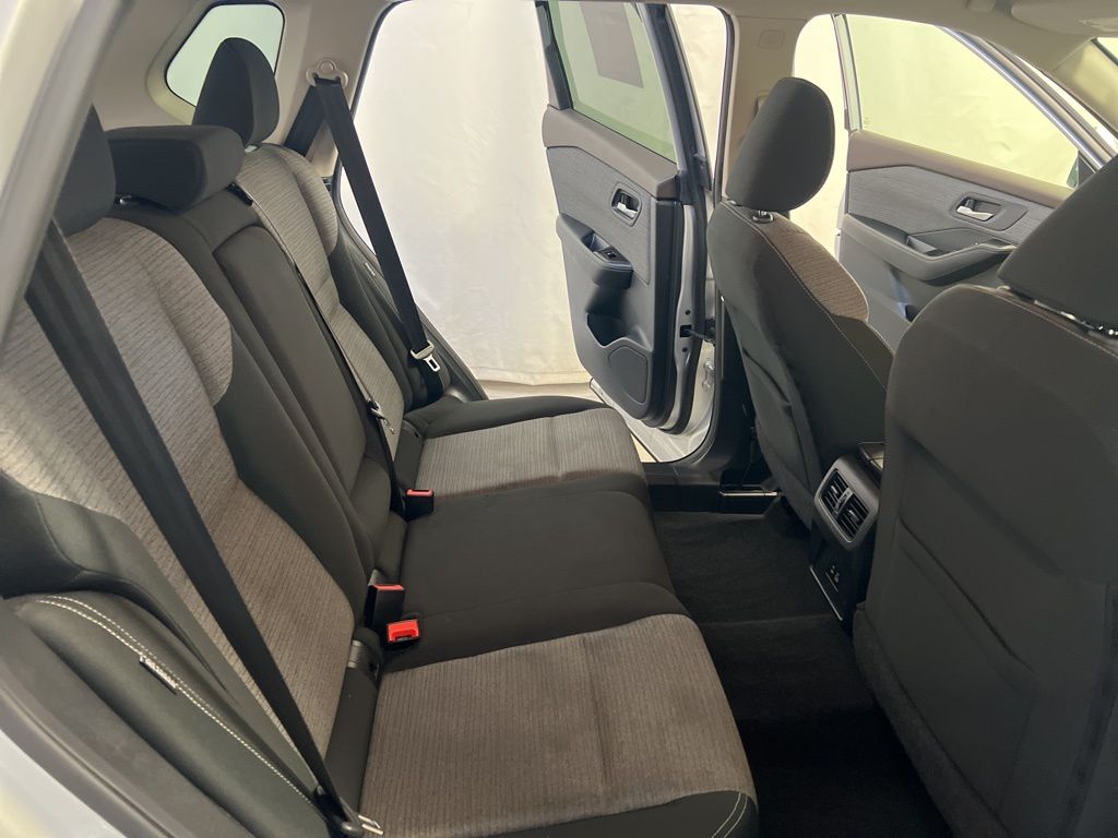 2022 Nissan Rogue SV photo